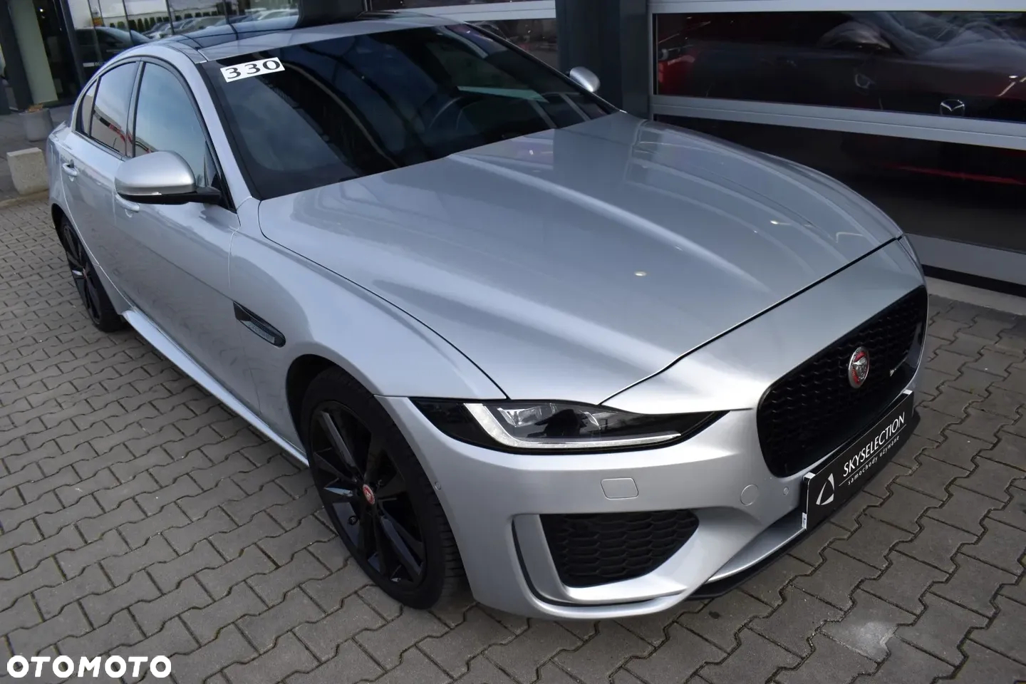 Jaguar XE 2.0 D180 AWD R-Dynamic SE - 5