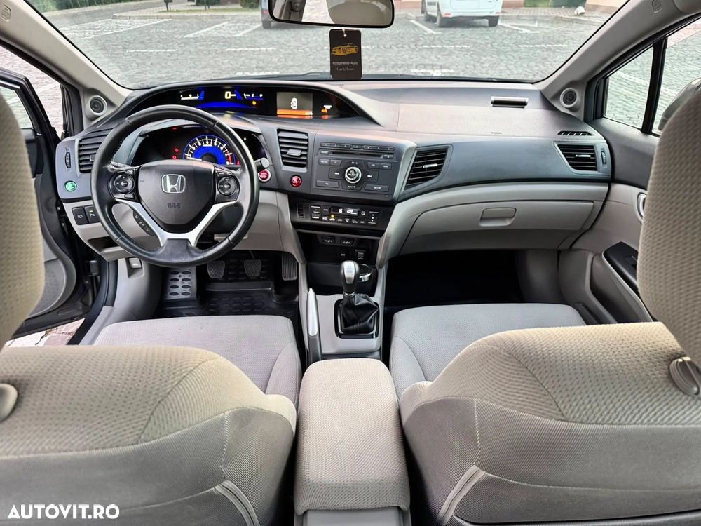 Honda Civic 1.8 MT ES - 12