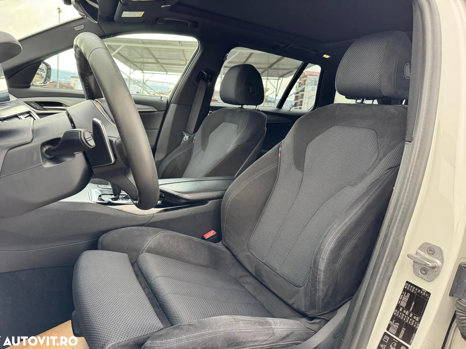BMW Seria 5 520d xDrive AT - 33