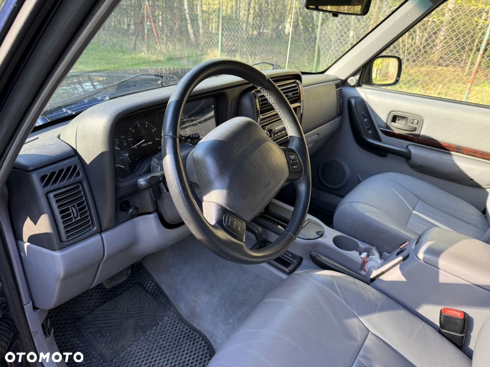 Jeep Cherokee - 13