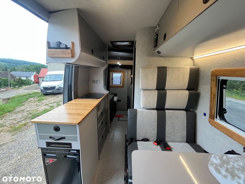 Mercedes-Benz Sprinter - 16