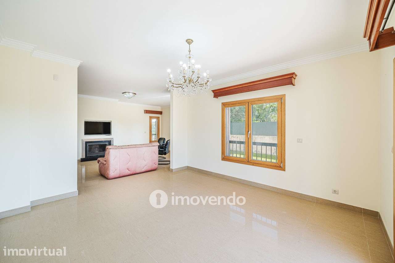 Moradia T4, com condomínio com piscina, em Almargem do Bispo - Grande imagem: 3/60
