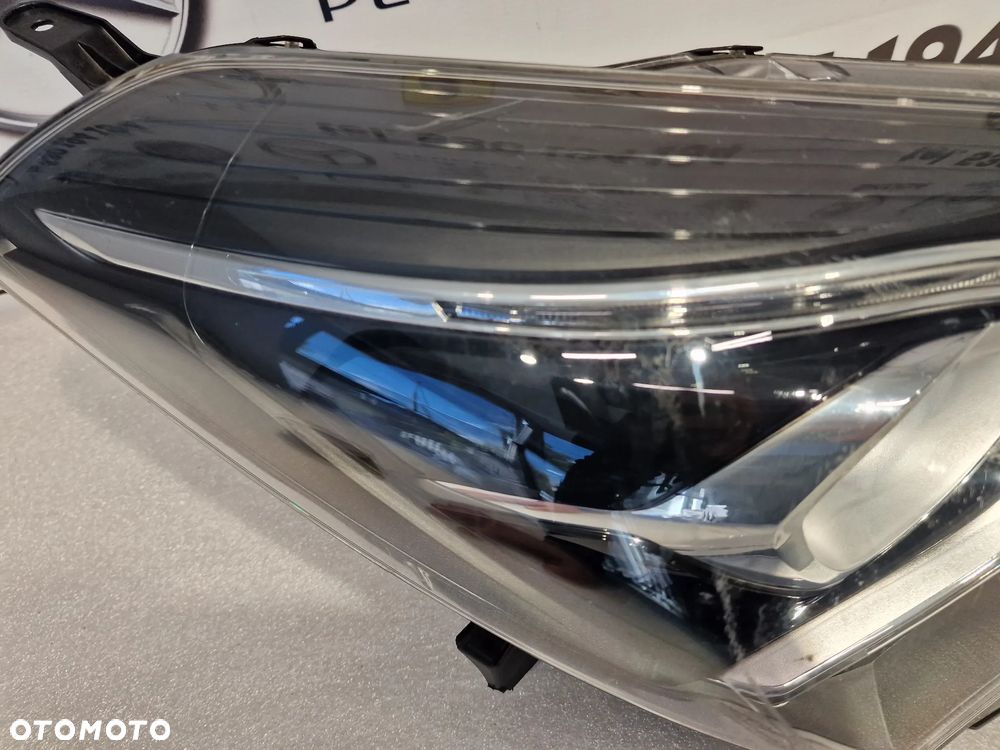 TOYOTA YARIS 3 III LIFT PRAWA LAMPA PRZEDNIA PRZÓD , SOCZEWKA , NR AUKCJI LPP91 - 3