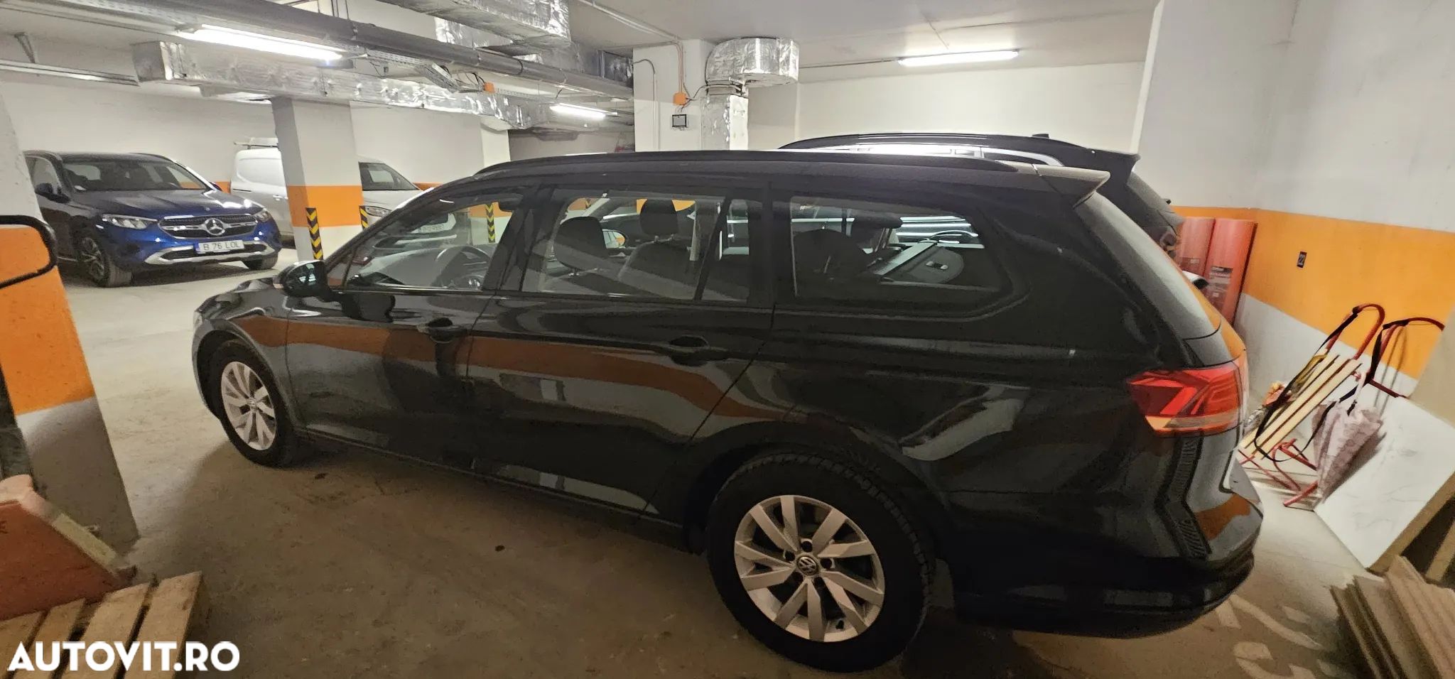 Volkswagen Passat - 1