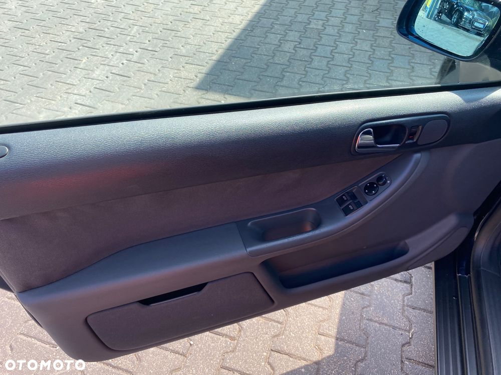 Audi A3 3-drzwiowe 1.6 Ambiente - 13