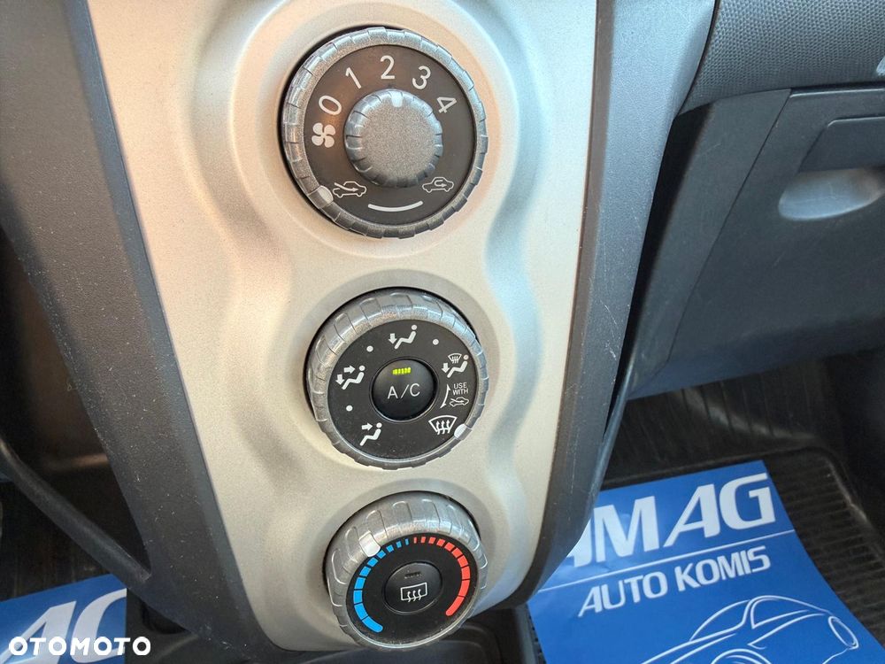 Toyota Yaris 1.3 Luna - 24