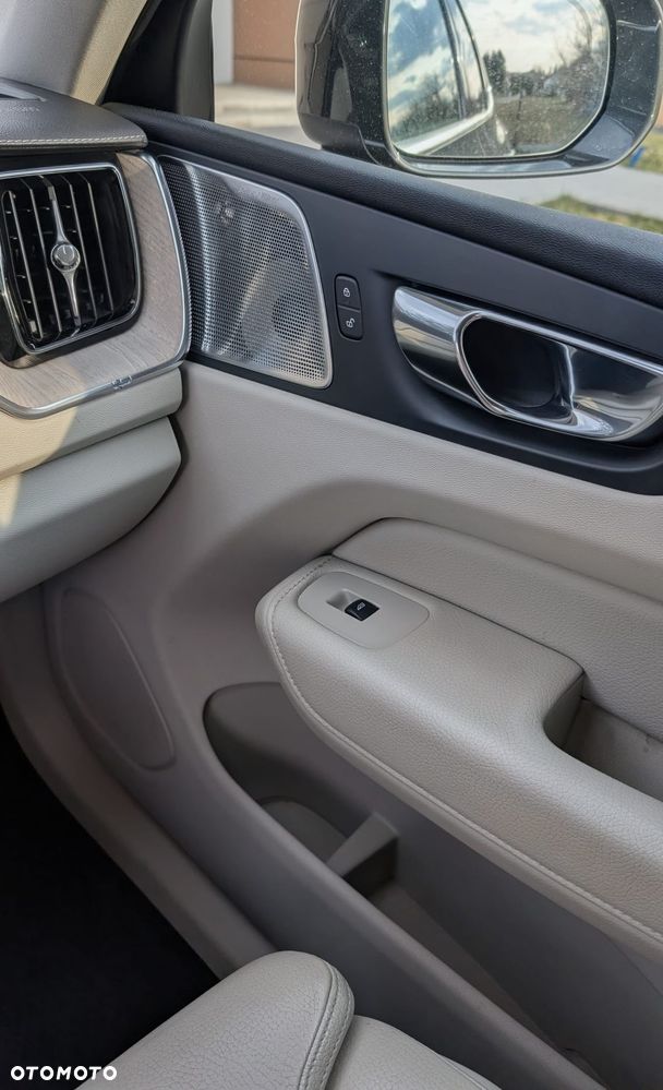 Volvo XC 60 B5 D AWD Inscription - 10