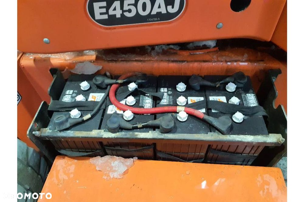 JLG E450AJ - 11