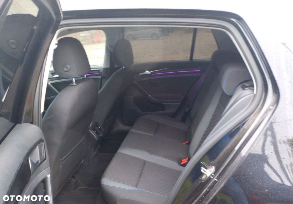 Volkswagen Golf - 22