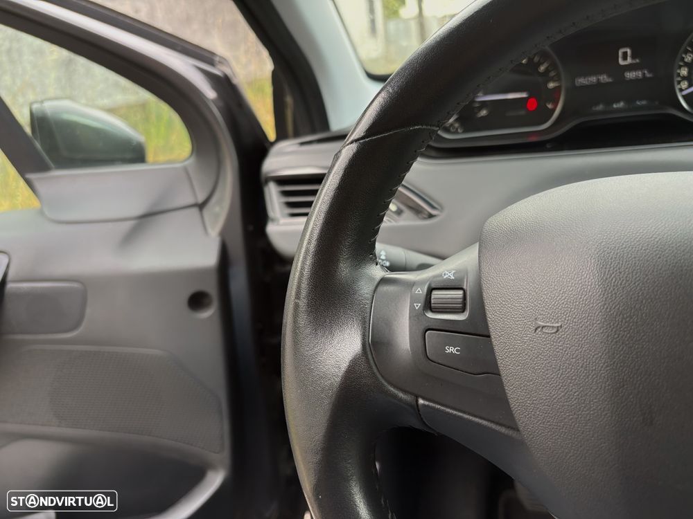Peugeot 208 1.2 PureTech Signature - 9
