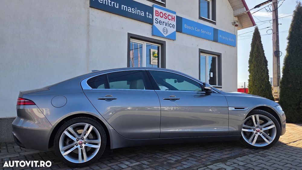 Jaguar XE - 7