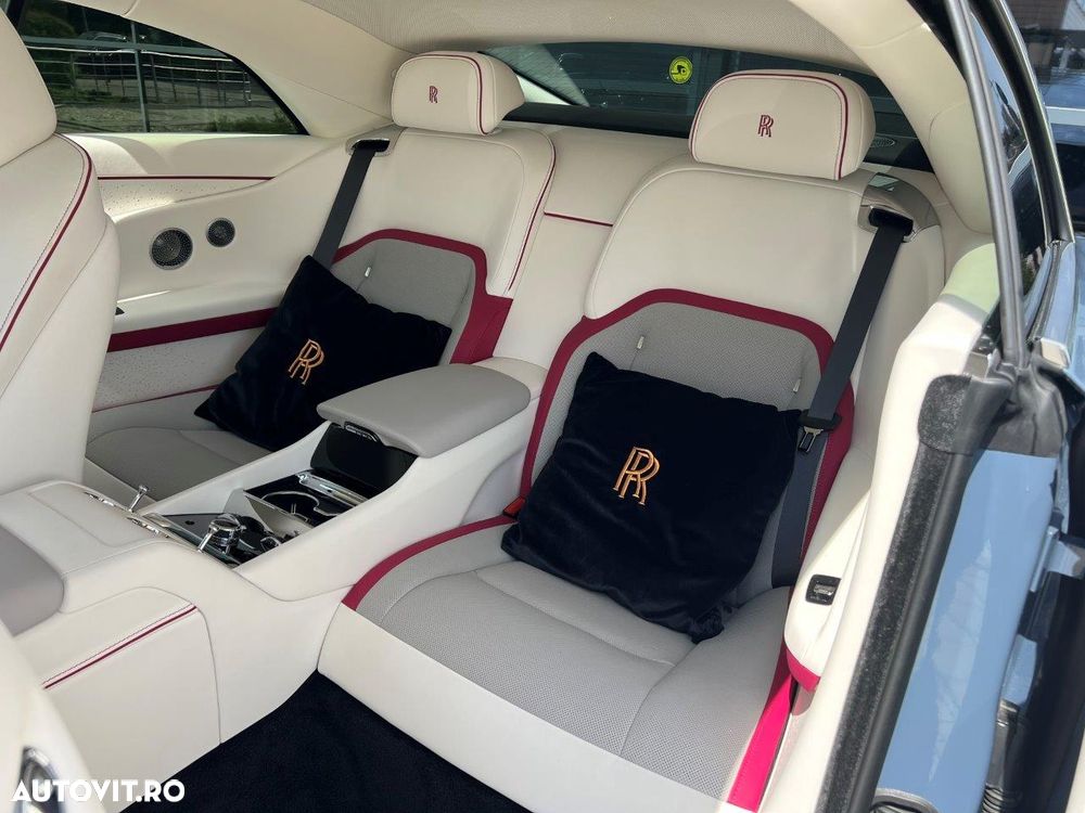 Rolls-Royce Spectre - 8