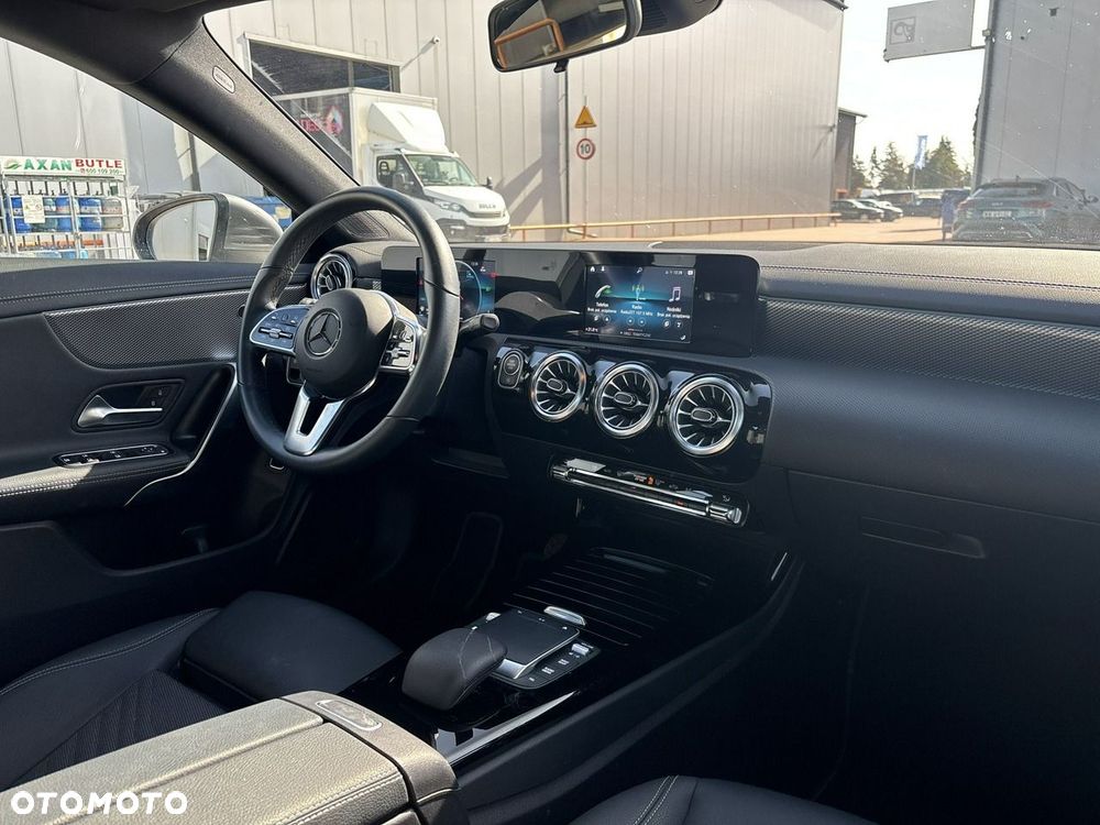 Mercedes-Benz CLA 180 7G-DCT Progressive - 14