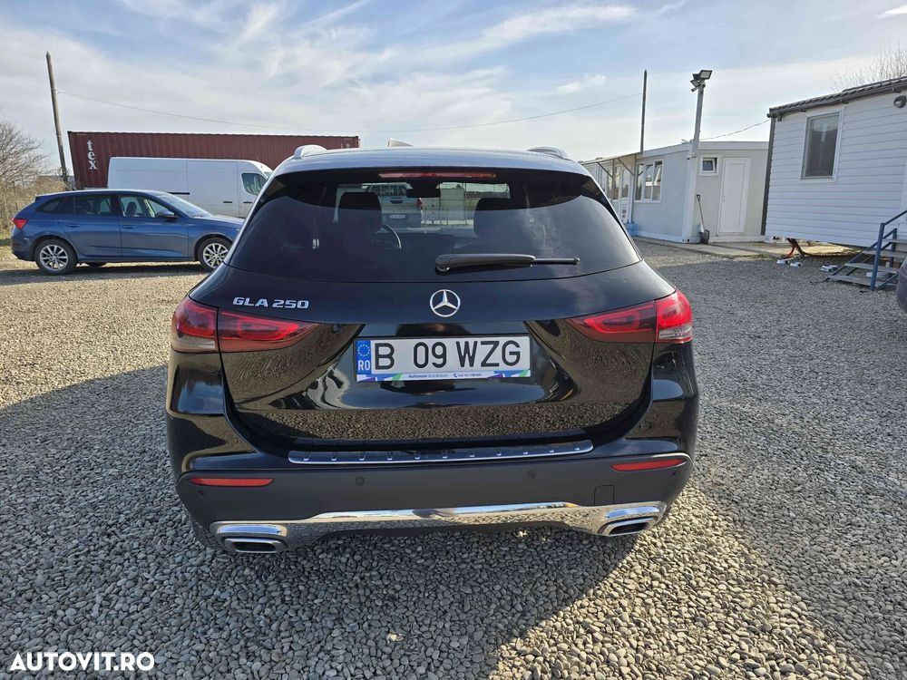 Mercedes-Benz GLA - 4