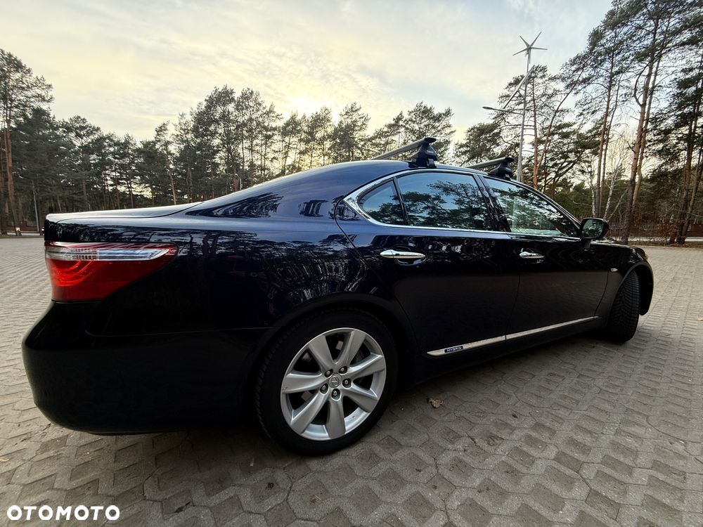 Lexus LS - 12