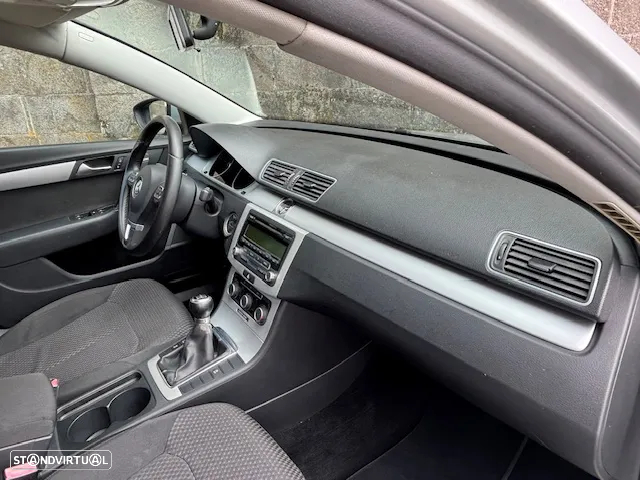 VW Passat 1.6 TDI BlueMotion - 21