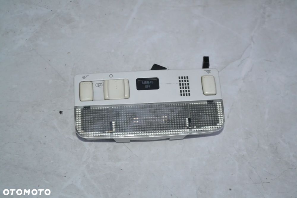 VW PASSAT B5 FL LAMPKA WNĘTRZA PODSUFITKI AIRBAG - 1