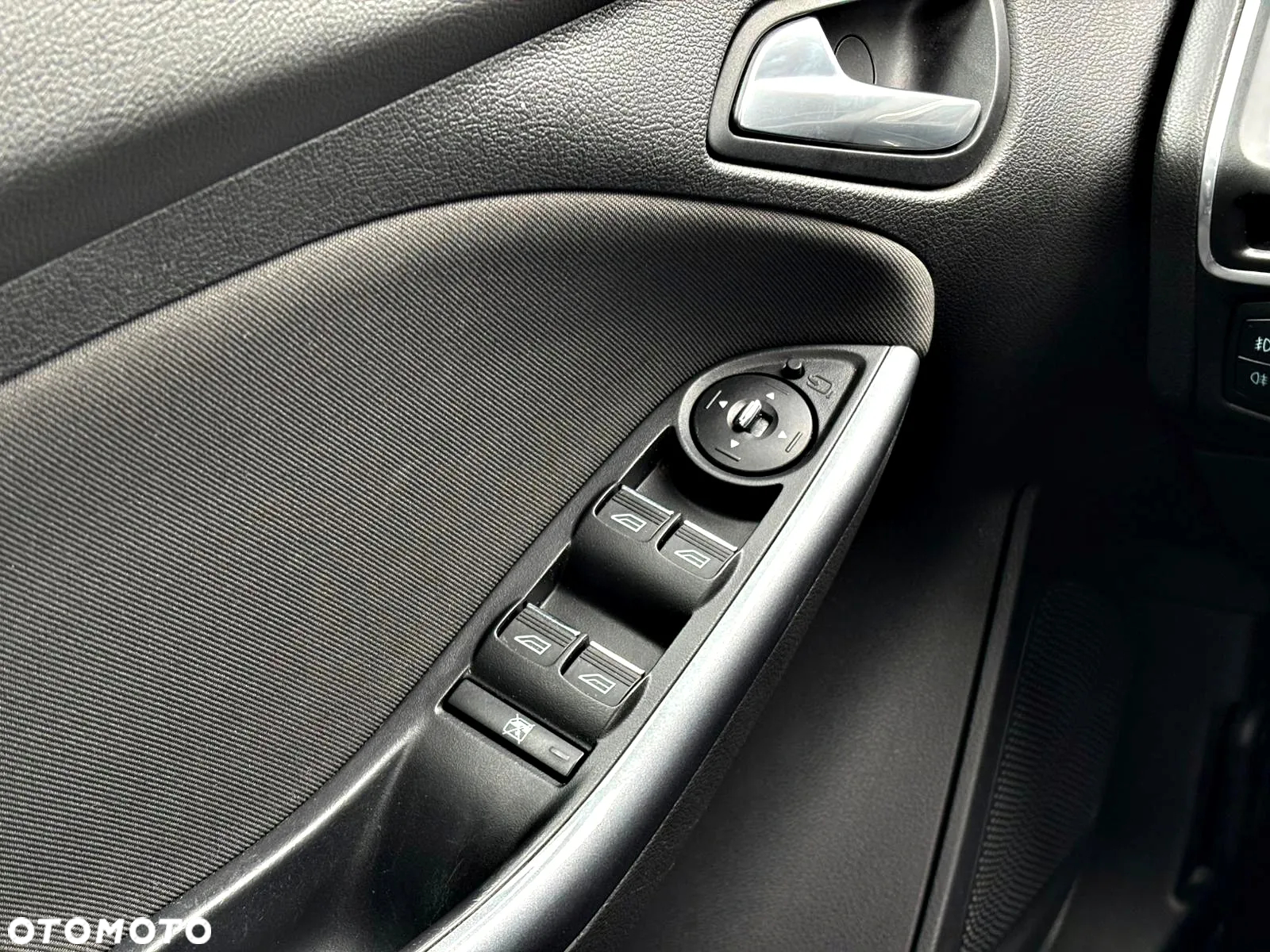 Ford Focus 1.6 EcoBoost Titanium - 29