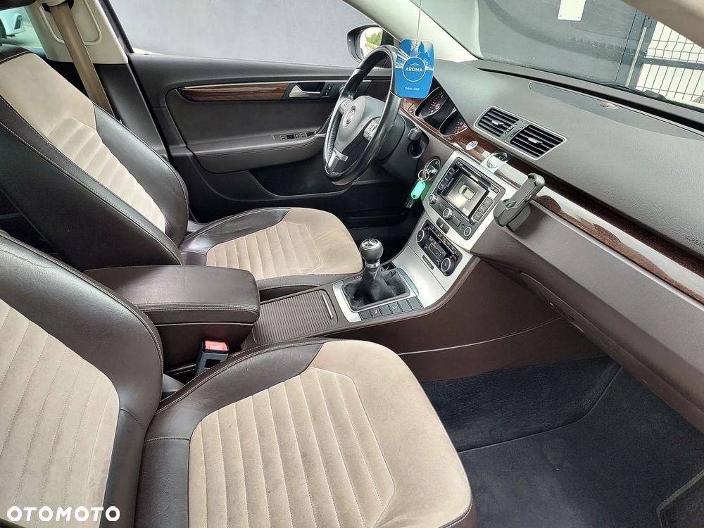 Volkswagen Passat 2.0 Blue TDI SCR Highline - 9