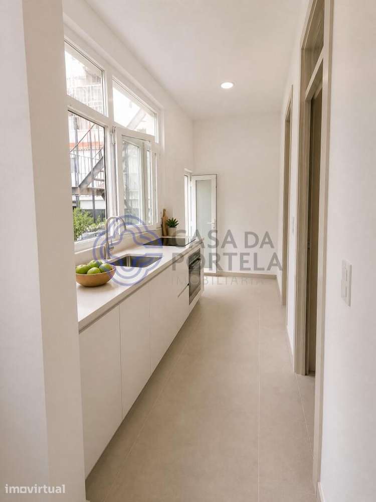 Apartamento T3 novo remodelado com logradouro de 15 m2 em prédio total - Grande imagem: 5/21