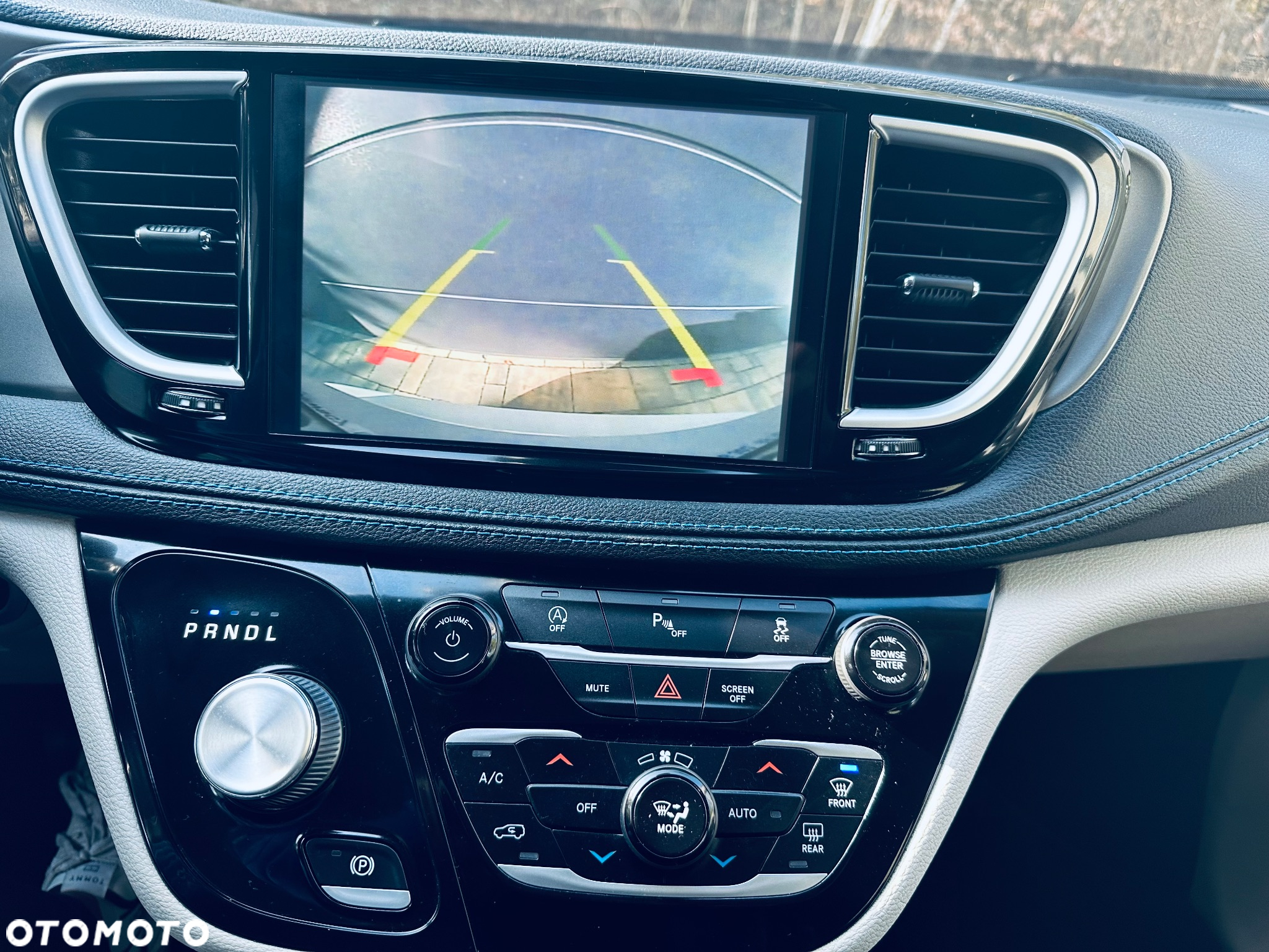 Chrysler Pacifica - 33