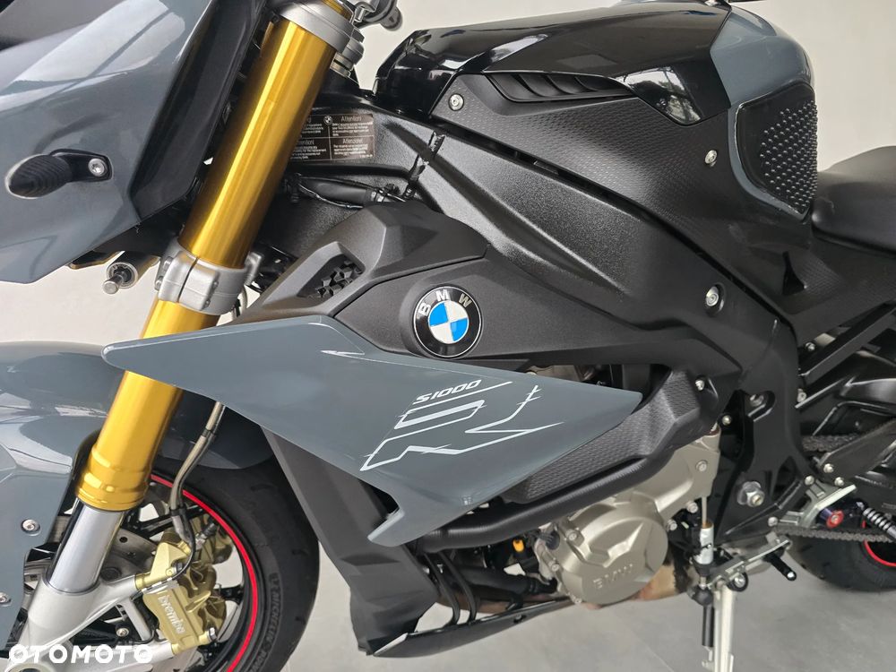 BMW S - 18