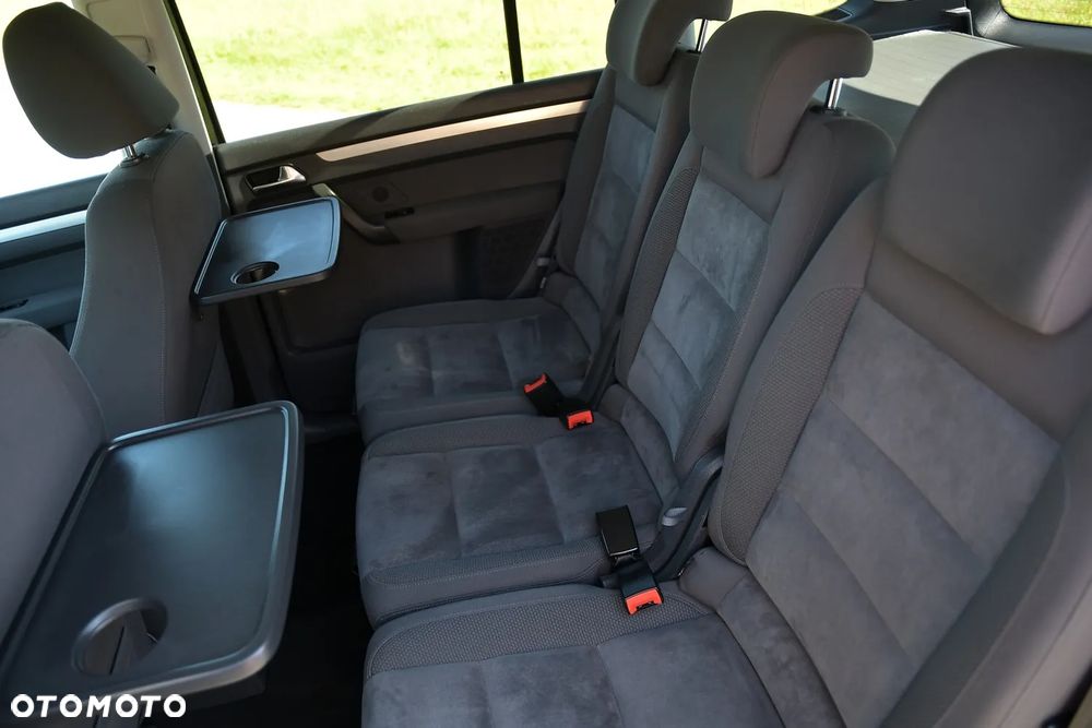 Volkswagen Touran 2.0 TDI DPF Highline DSG - 22