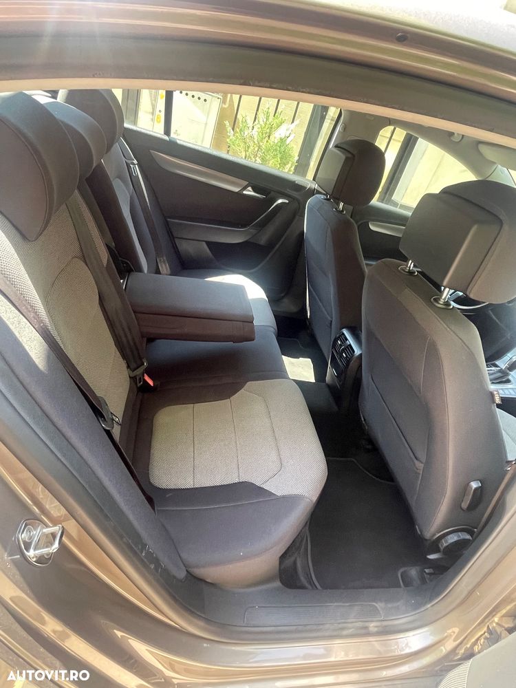 Volkswagen Passat 2.0TDI Comfortline DPF DSG - 9