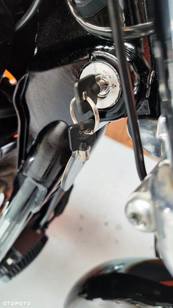 Harley-Davidson Dyna Super Glide - 16