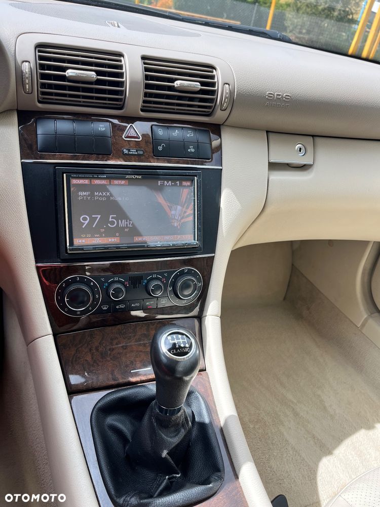 Mercedes-Benz Klasa C 180 T Kompressor Classic - 19