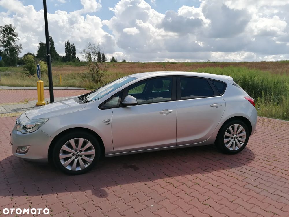 Opel Astra 1.4 Turbo 150 Jahre - 8