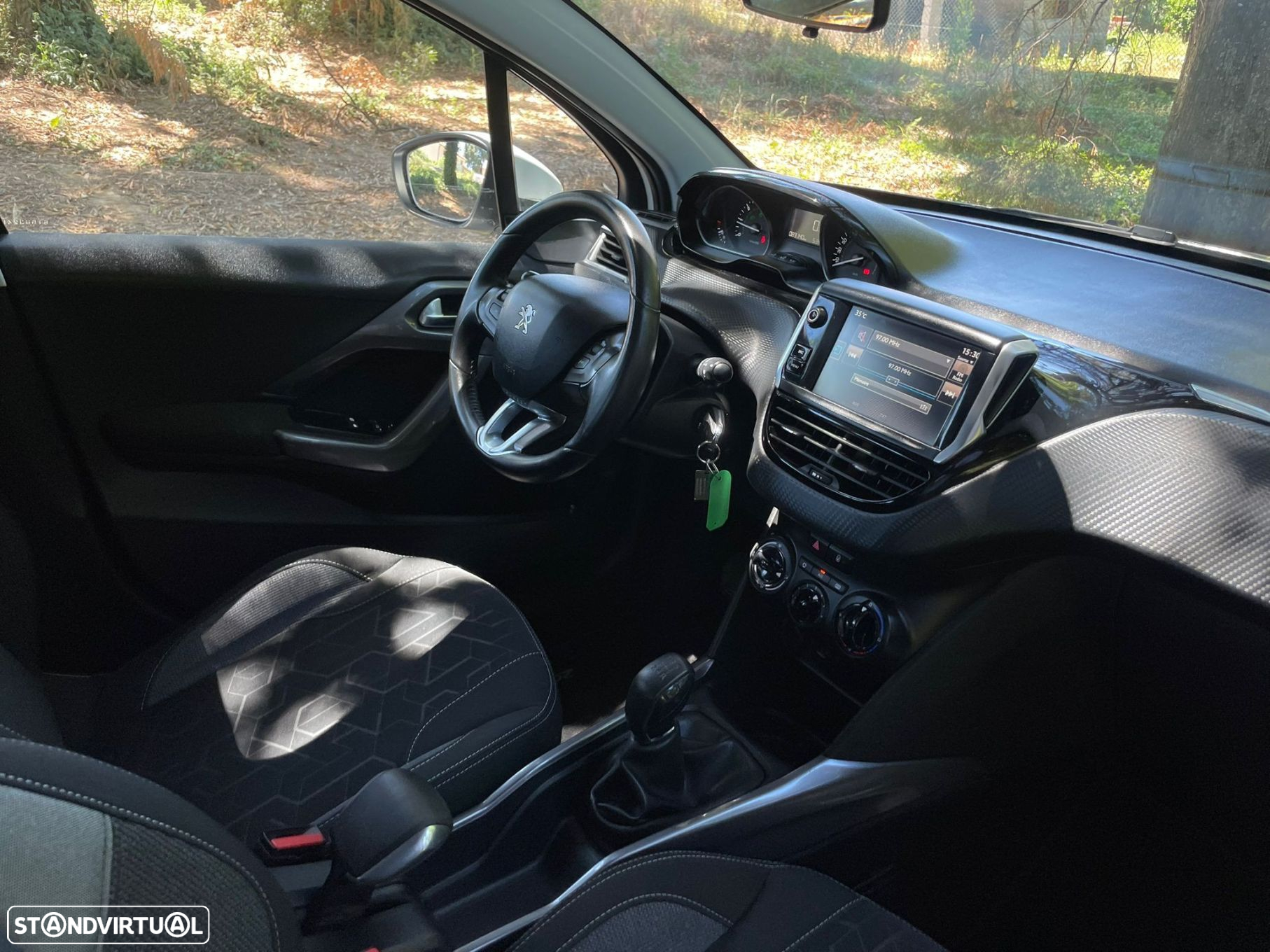 Peugeot 2008 1.2 PureTech Allure - 22