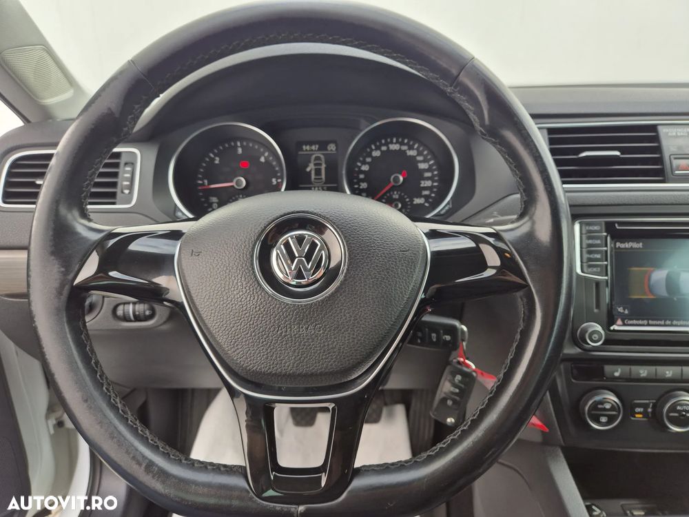 Volkswagen Jetta 2.0 TDI Comfortline - 13