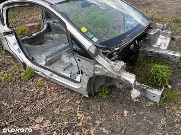 ĆWIARTKA PRZEDNIA PRAWA LEWA Z DŁUGIM PROGIEM FORD B-MAX 2012-2017 KOLOR MC