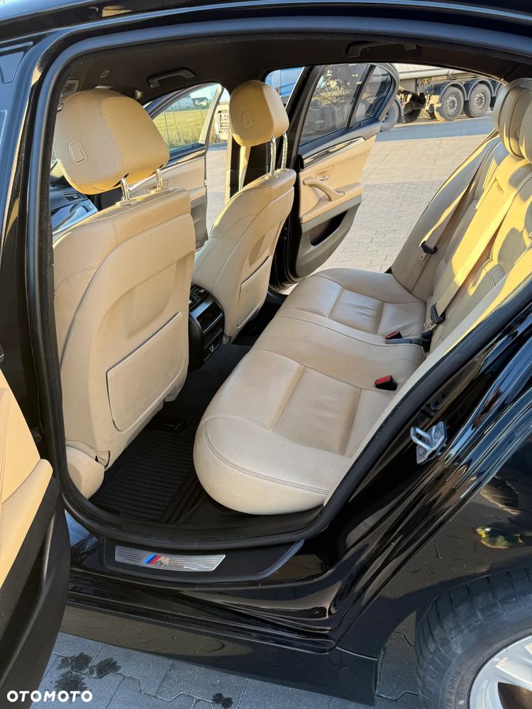 BMW Seria 5 520d xDrive - 18
