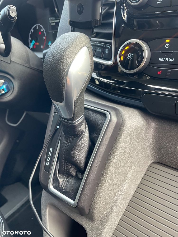 Ford Tourneo Custom - 12