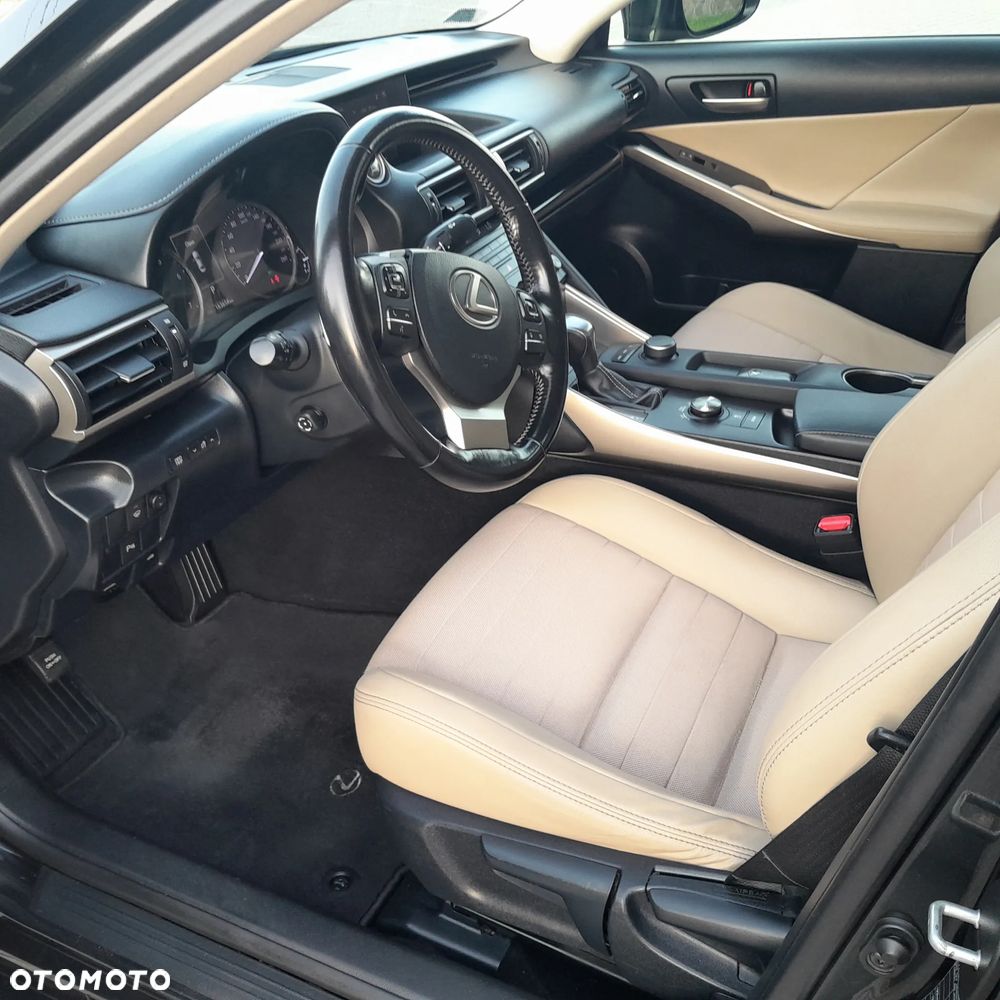 Lexus IS 200t Comfort - 10