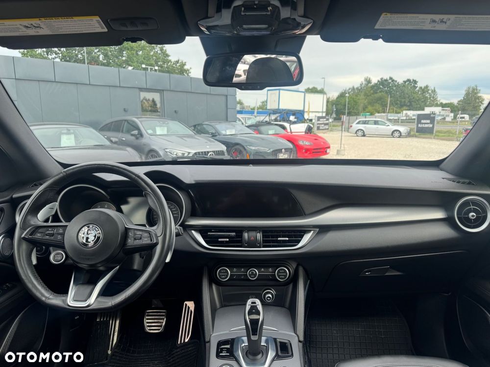 Alfa Romeo Stelvio - 16