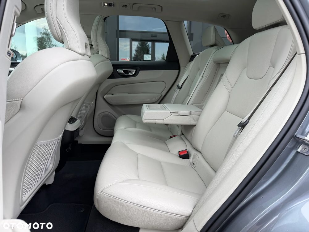 Volvo XC 60 B5 B AWD Inscription - 26
