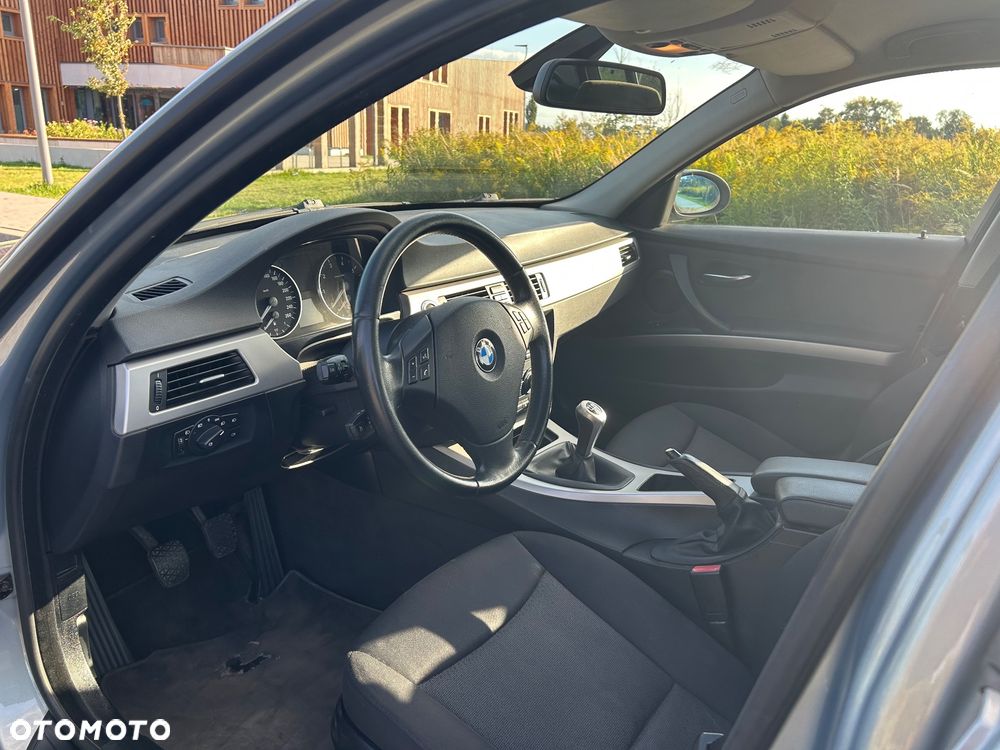BMW Seria 3 320i - 12