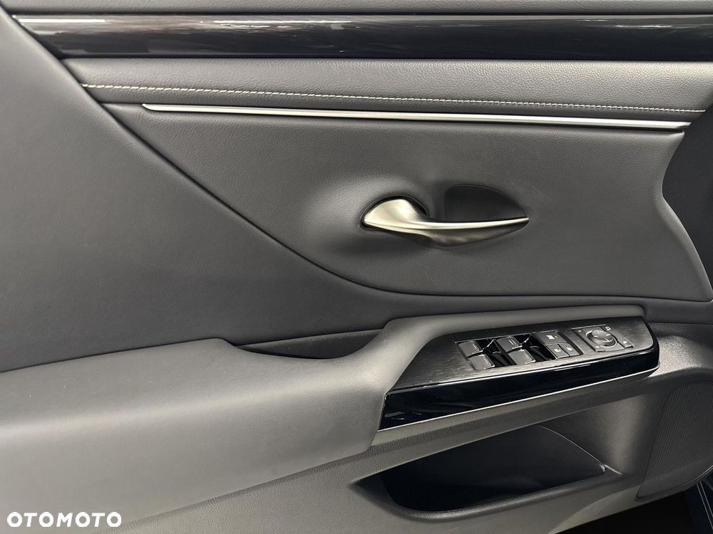 Lexus ES 300h Business Edition - 15