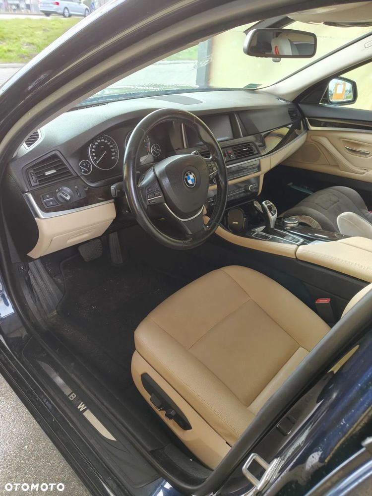 BMW Seria 5 528i xDrive - 14