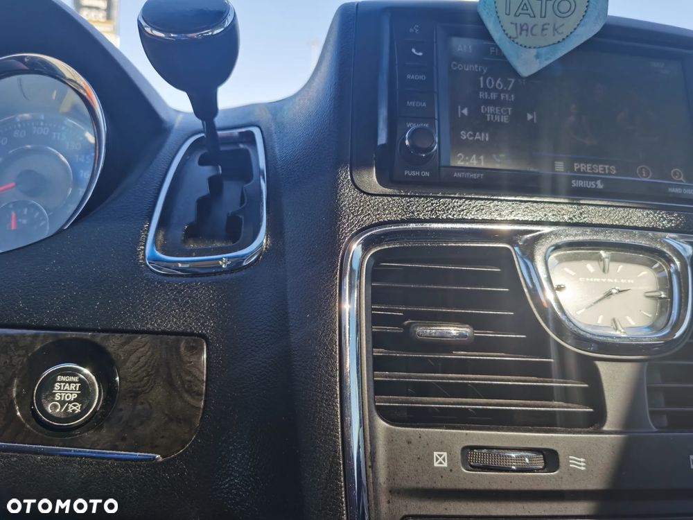 Chrysler Town & Country 3.6 Limited - 31