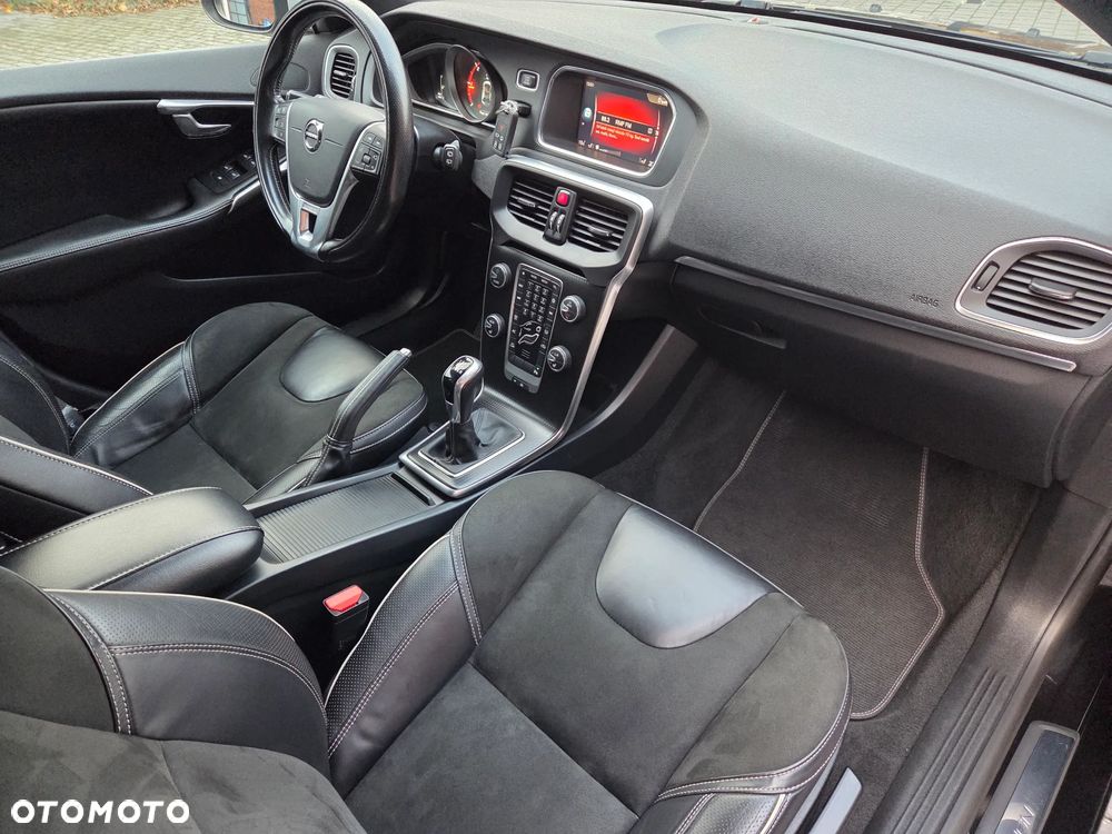 Volvo V40 D3 Drive-E R-Design Momentum - 22