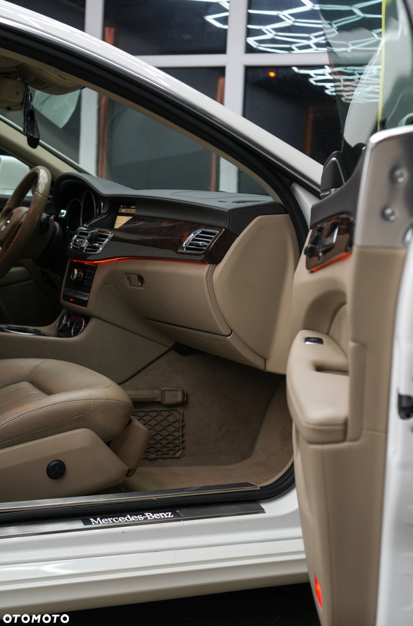 Mercedes-Benz CLS 500 4Matic BlueEFFICIENCY 7G-TRONIC Edition 1 - 14