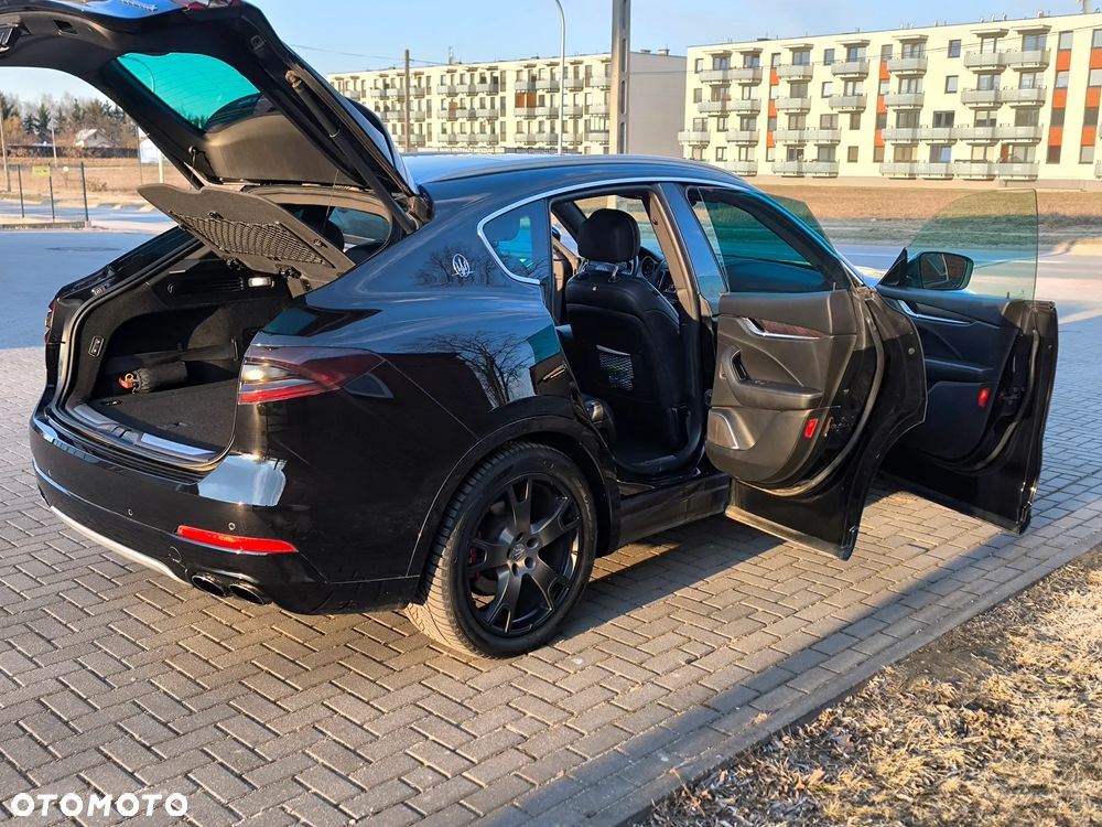 Maserati Levante Q4 Executive - 20
