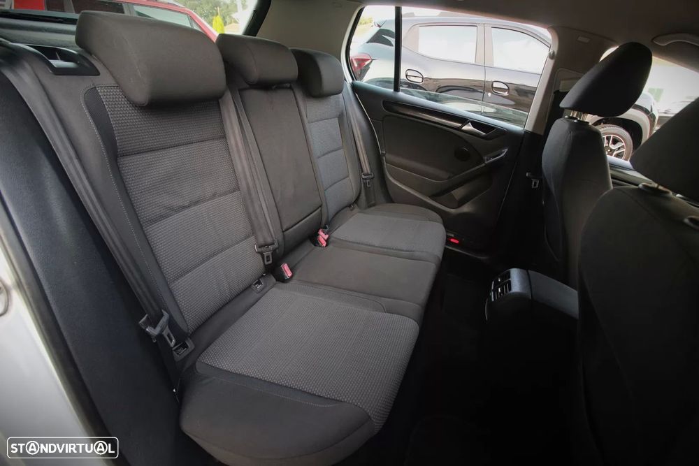 VW Golf 1.6 TDi Highline - 21