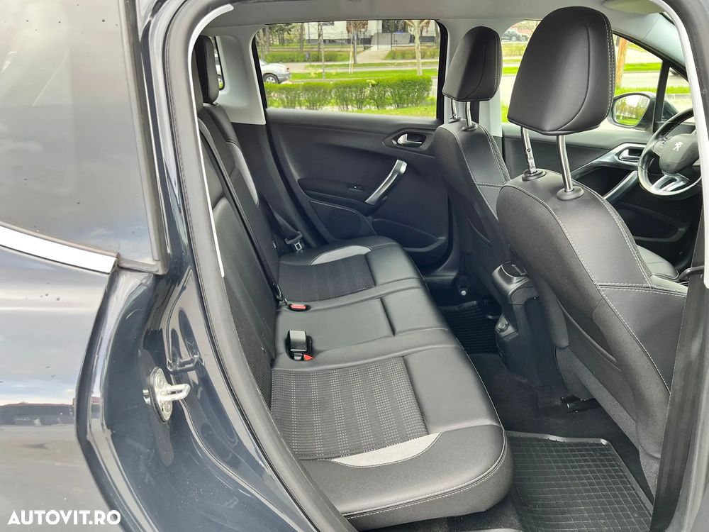 Peugeot 2008 1.2 PureTech Turbo S&S Allure - 21