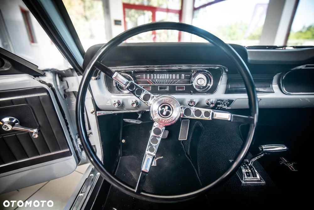 Ford Mustang - 12