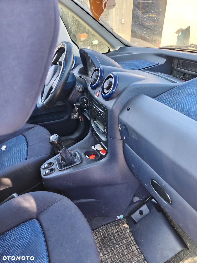 peugeot 1007 na części z 2004 1,4 d fotel lusterko drzwi szyba zamek klamka klapa maska silnik - 12